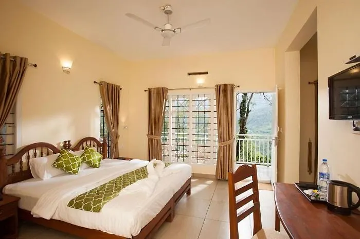 The Breeze Resort مونار